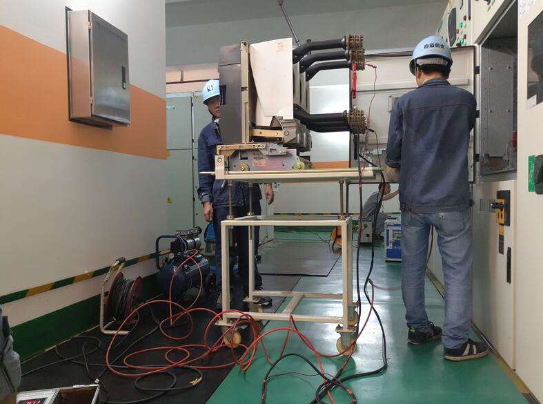 電力中斷影響工廠生產(chǎn)，配電房維保保障電力安全