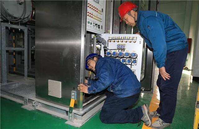 變壓器專項檢查，保障住宅區(qū)電力穩(wěn)定供應！